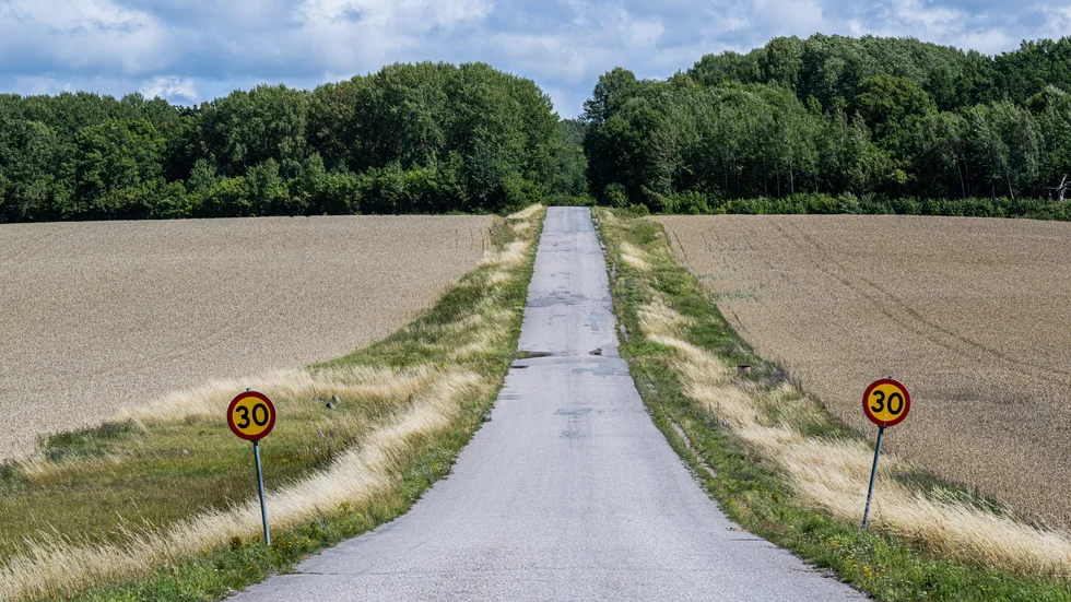 En av de mördade pojkarna hittades i närheten av denna väg nära Ösmo utanför Nynäshamn den 29 juli. Den andra 14-åringen hittades i Upplands Bro den 18 augusti.