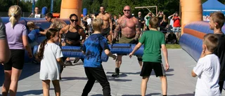Barnen utmanade Gladiatorerna i hinderbana 