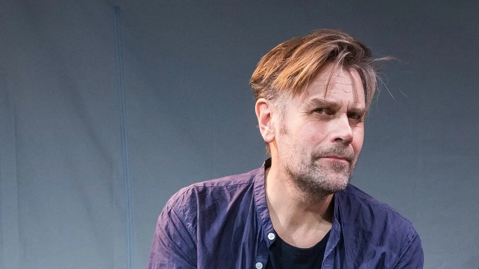 Luleåkomikern Sven Björklund är en av Klungan-medlemmarna som ställer sig på scenen i nya föreställningen "Monstrets tid".