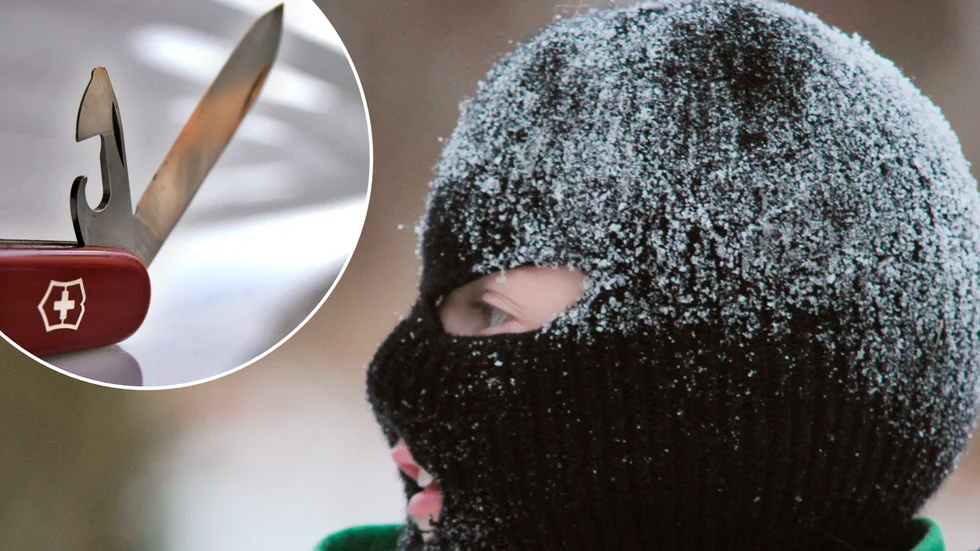 Iförd balaklava (så kallad rånarluva) och med en fällkliv i fickan åkte 18-åringen och en kompis hem till en tonåring i Trosa för att kräva honom på pengar. Bilderna är tagna i andra sammanhang.