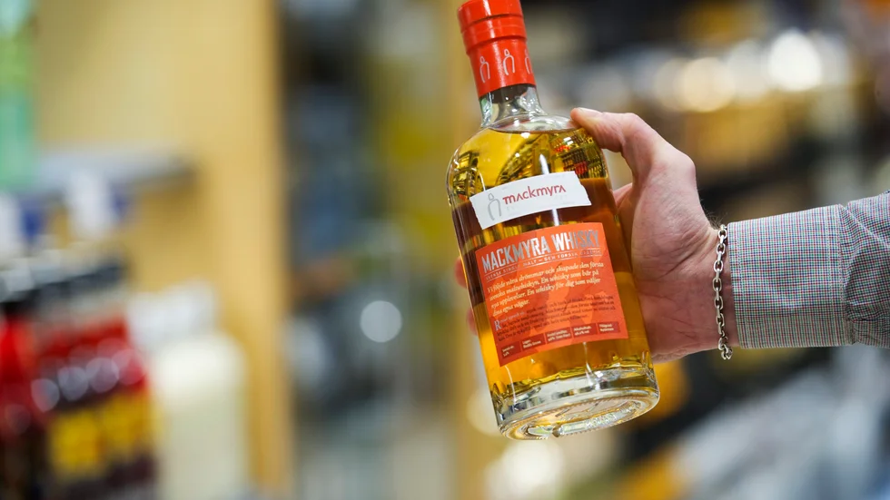 Svag försäljning och ansträngd likviditet motiverar en rejäl omstrukturering där 20 procent av personalen ska bort, enligt whiskytillverkaren Mackmyra. Arkivbild