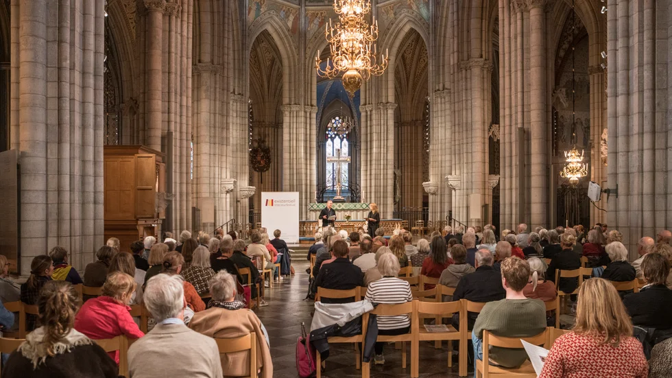 Existentiell litteraturfestival har fokus på livets stora frågor. Festivalen anordnas i av Uppsala domkyrka och Sigtunastiftelsen vartannat år sedan 2019 och kan stoltsera med tidigare gäster som Göran Greider, Ia Genberg, Patrik Lundberg och Tove Folkesson.