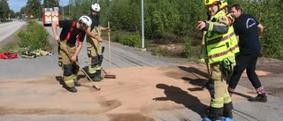 Oljeläckage orsakade köer – nu flyter trafiken på igen