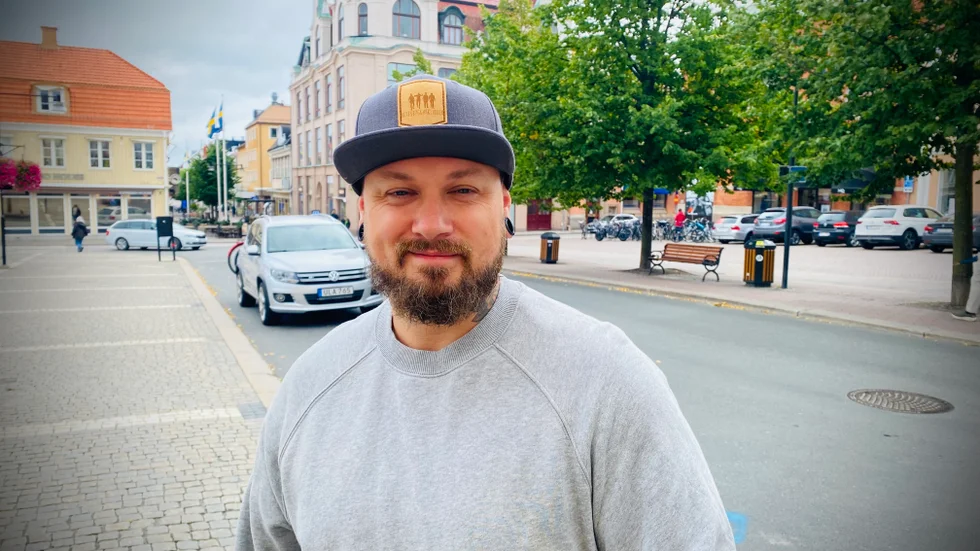 "En hård inbromsning i en buss kan orsaka allvarliga skador, så plötsliga dumma beteenden har jag svårt för", säger David Sucevic som arbetar som busschaufför i Västervik.  