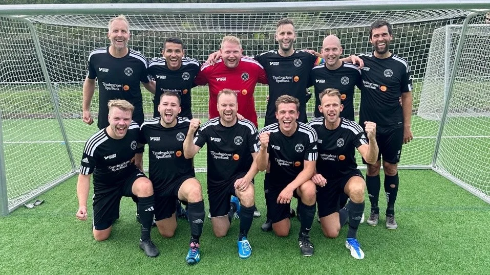 Brandkårens IF vann SM-guld. Stående från vänster: Jonas Helge, Albin Bytyqi, Robert Hagelin, Jimmy Svensson, Christoffer Olsson, Daniel Fristedt. Sittande från vänster: Simon Karlsson, Andreas Ekberg, David Pettersson, Victor Wessman, Oscar Dahl.