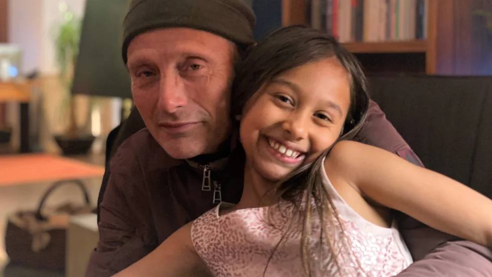Mads Mikkelsen och Melina Hagberg fick fin kontakt under inspelningarna i Tjeckien, Tyskland och Danmark.