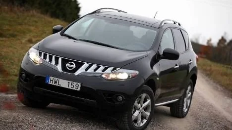 En bil som sticker ut med sitt glittrade grin. Nissan Murano väcker känslor. Bilen är utvecklad i USA för amerikanska bilköpare men där har bilförsäljningen som bekant tvärstannat. Och i Europa har priset fallit rejält.
