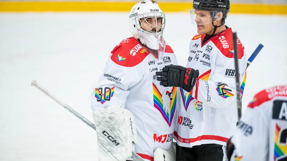 Artur Ohandzhanian lyckades inte att förhindra Hampus Larsson från att göra 3–4 för Hanviken i slutet av söndagens match i Lombiahallen.