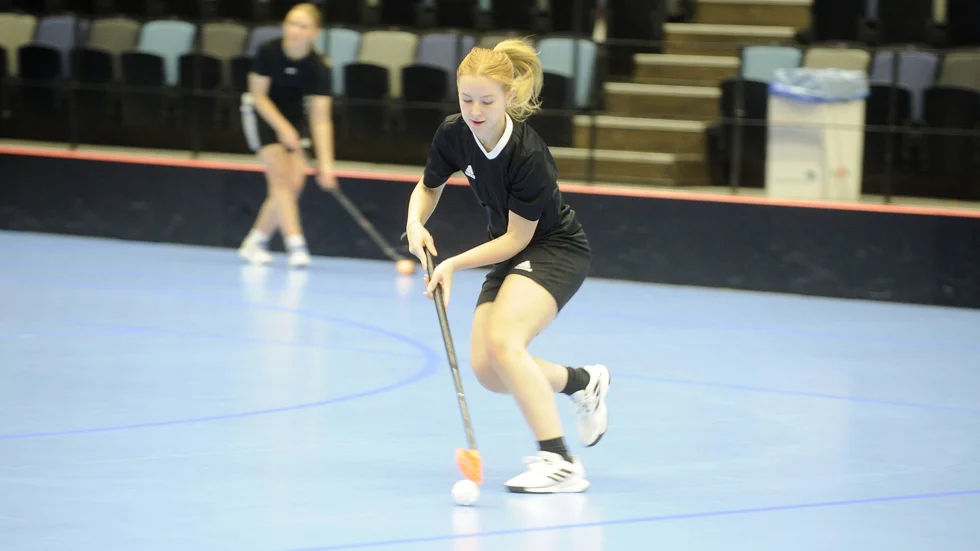 "Vi fick en tuff start på säsongen då vi mötte de två starkaste lagen som det ser ut som, men vi har en bra sammanhållning på matcherna och mycket glädje på träningarna" säger Mathilda Ahrén i Onyx, som är laddad för att möta sitt gamla lag på onsdag.