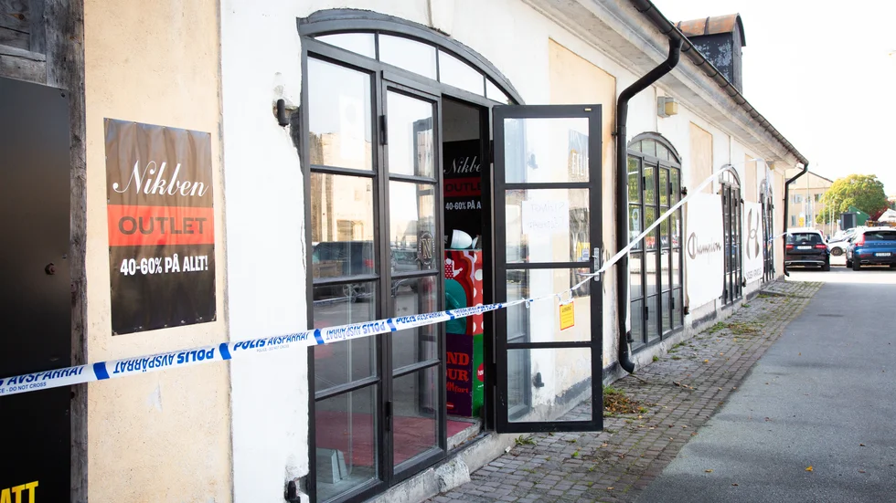 Under natten till onsdag misstänks en man ha gjort inbrott i en klädbutik utanför Kajsarporten i Visby.