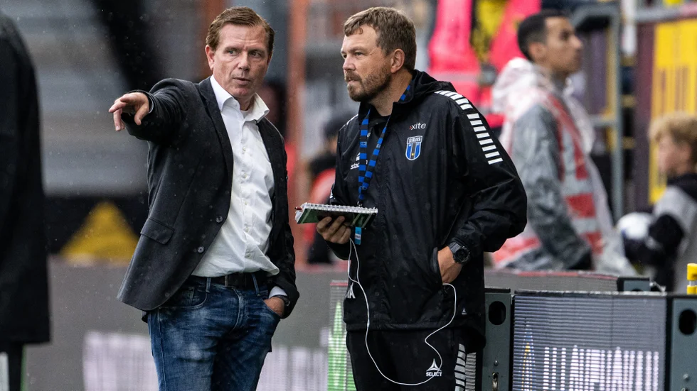 Christer Mattiasson och assisterande tränaren Henrik Åhnstrand under en match.