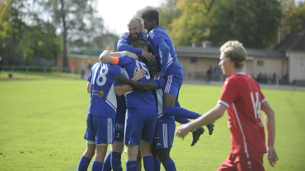 Det dröjde till mindre än kvarten kvar att spela innan Marcus Björklund kunde göra det förlösande 2-1-målet för sitt Hargs BK. Det blev seger över Jäder och därmed kvalspel.