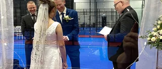 Pong och Micko gifte sig i padelhallen: "Tjatade på Micko"
