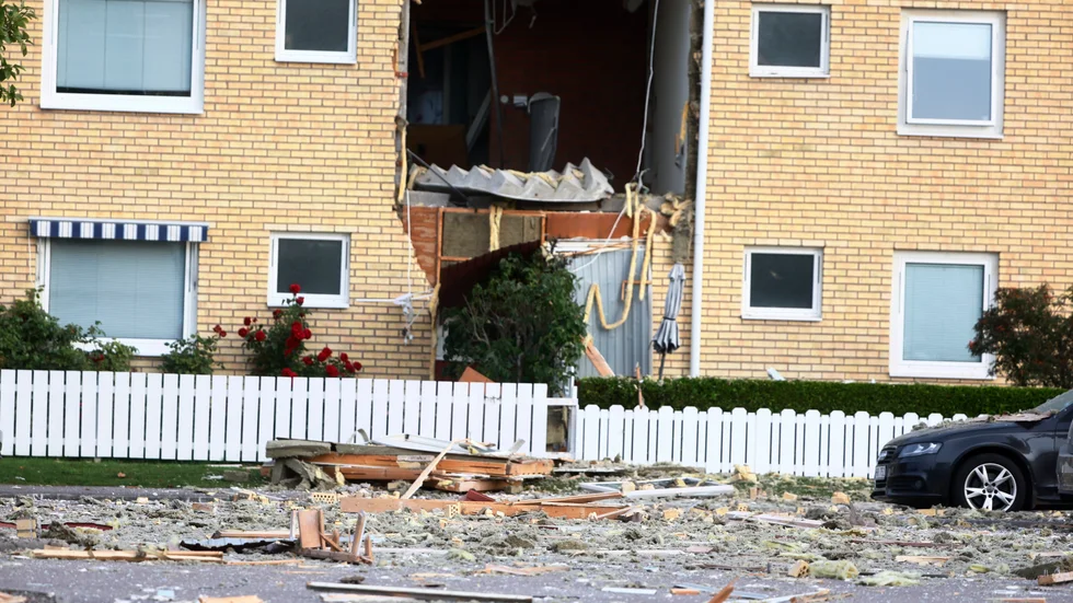 En kraftig explosion inträffade i ett bostadshus i Linköping i tisdags morse.