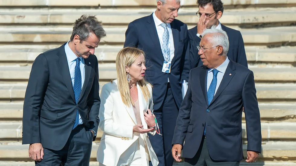 Längst fram i bild Greklands premiärminister Kyriakos Mitsotakis, Italiens premiärminister Giorgia Meloni och Portugals premiärminister António Costa som deltog i de sydliga EU-ländernas möte på Malta på fredagen.