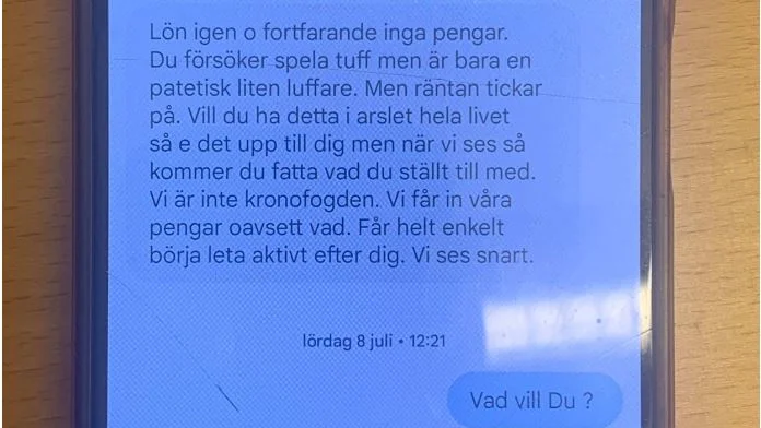 Ett av många hotfulla sms som skickats i utpressningshistorien.