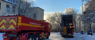 Blåljuspådrag efter mystisk lukt i Löt