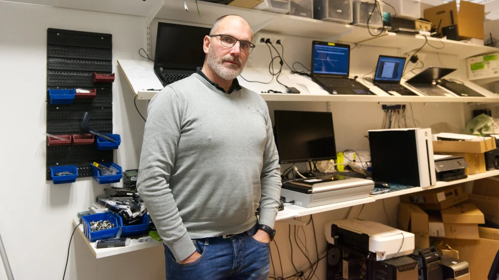 "Så fort datorn kom igång förstod vi att bilderna som fanns på datorns skrivbord rörde sig om olagliga hemska bilder", säger Kristian Gatz, ägare till Login IT.