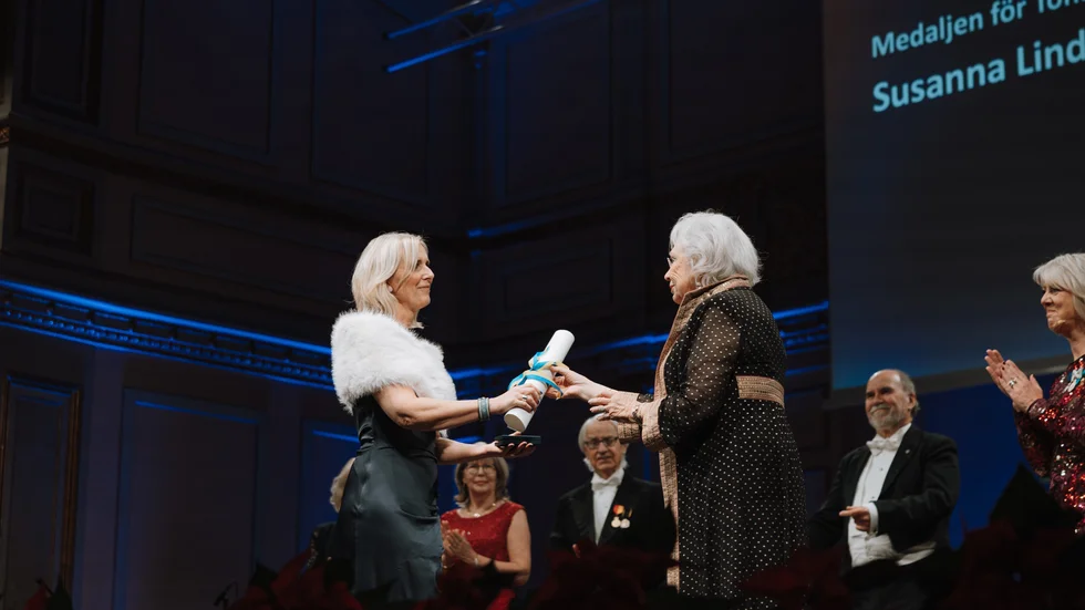 Körledaren och tonsättaren Susanna Lindmark mottog Kungliga Musikaliska Akademiens medalj för Tonkonstens Främjande av prinsessan Christina vid akademiens Högtidssammankomst.