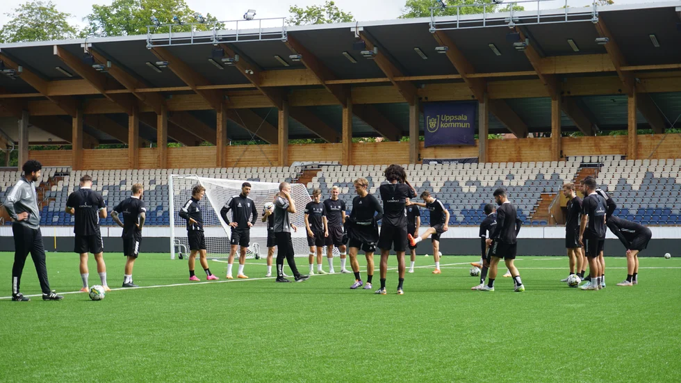 Sirius tränade på Studenternas inför söndagens match mot Elfsborg.