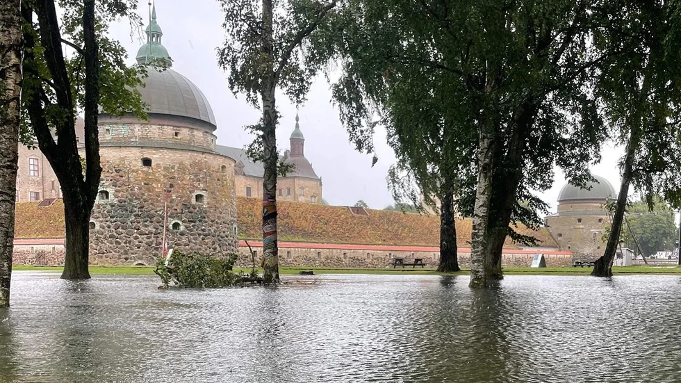 Den 2 augusti öste det ner regn i Vadstena, så mycket att det svämmade över och man blev tvungen att pumpa ut vatten ur hus...