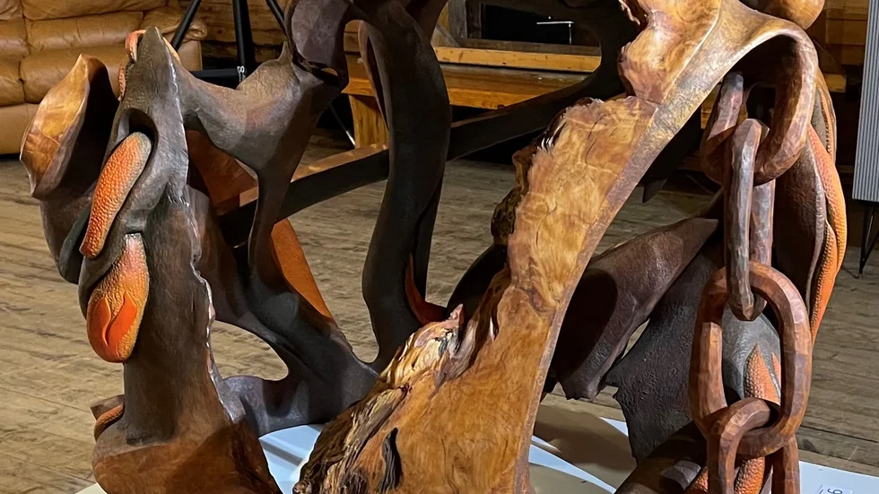 Träskulptur av Håkan Lundström.