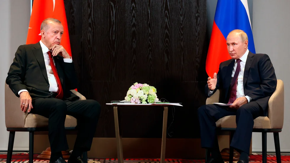 Turkiets Recep Tayyip Erdogan och Rysslands Vladimir Putin vid ett samtal i Uzbekistan i september 2022.