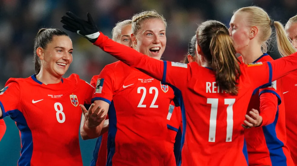 Sophie Román Haug gjorde tre mål när Norge gjorde jobbet mot Filippinerna.