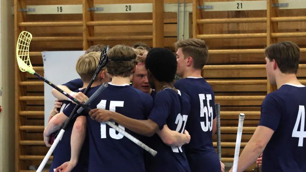  Mot serieseger. KFUM Jönköping vann seriefinalen. 