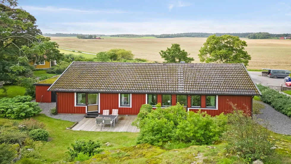 Vidsträckt utsikt från villan i Långtora.