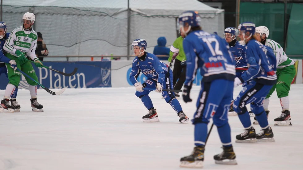 Anton Spångberg fick förtroendet som libero i IFK Motala i Nicklas Ögrens frånvaro. Spångberg gjorde det bra mot Västerås.