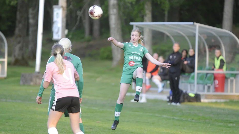 Cornelia Skuthälla Hirvelä i en match med IK Tun förra säsongen. Nu blir det spel i allsvenska IFK Norrköpings F17-lag.
