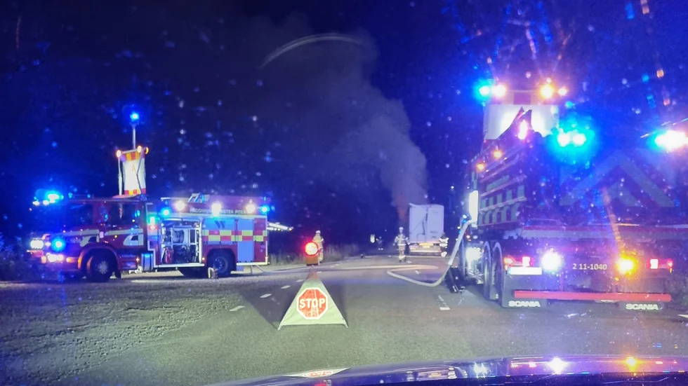 Under onsdagskvällen larmades räddningstjänsten till en lastbilsbrand i Piteå.