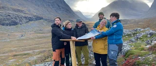 Här skriver de på klimatprotokollet: "Känns mäktigt"