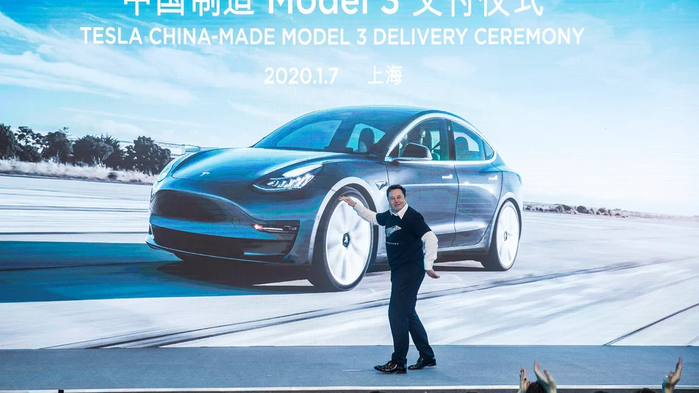 Tesla, med Elon Musk, sänker listpriset för Model 3 i Kina. Arkivbild
