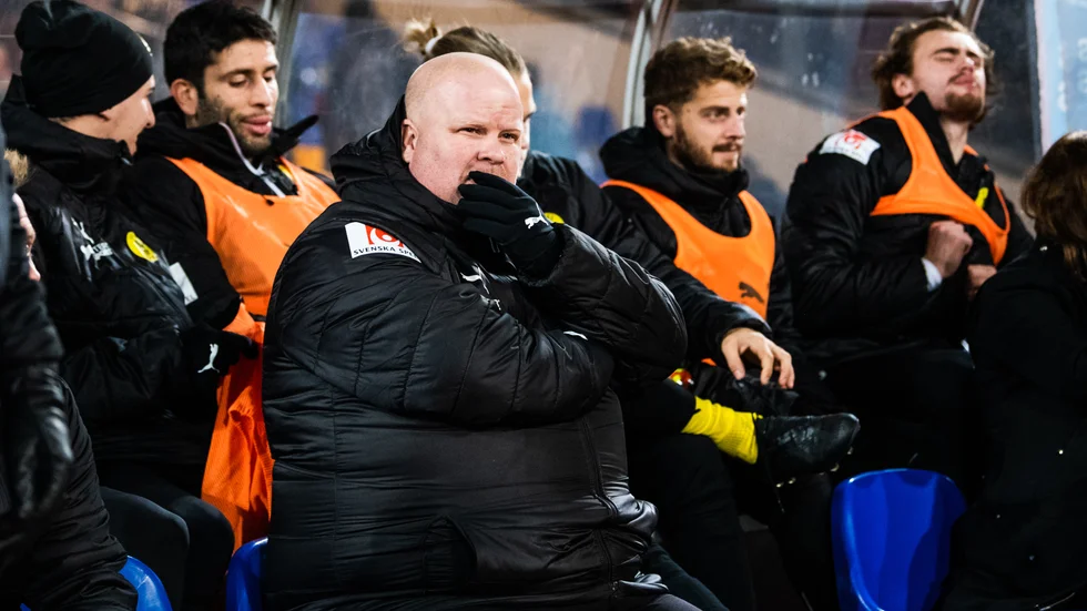 Mattias Eriksson, här på bänken för Frej i superettan. 