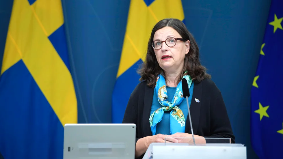 Utbildningsminister Anna Ekström (S) är nöjd med PISA-resultaten, enligt skribenten.