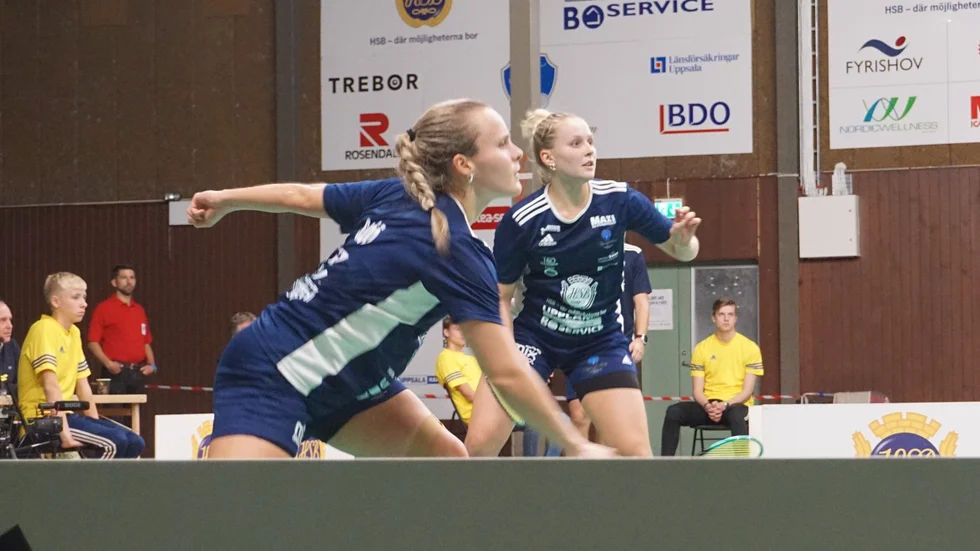 Moa och Tilda Sjöö vann avslutande damdubbeln i tre raka set och fixade avgörande golden set.