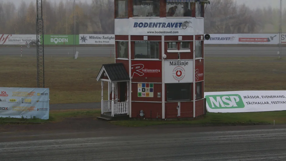 Bodentravets måldomartorn.