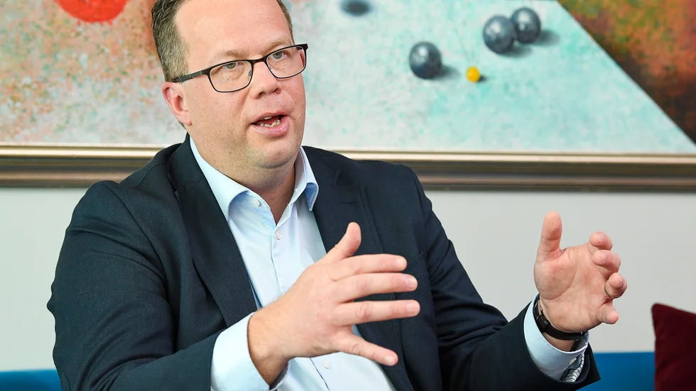 Martin Linder, ordförande i PTK, tjänstemannafackens förhandlingsorganisation, kunde till slut komma överens med Svenskt Näringsliv om uppdaterade spelregler på arbetsmarknaden. Det bör regeringen, Centerpartiet och Liberalerna, ta hänsyn till.