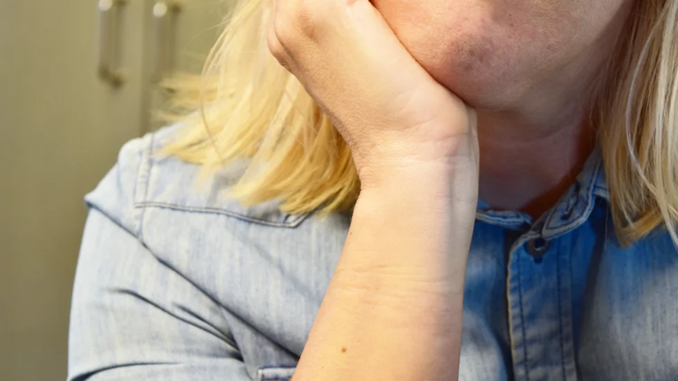 ”Är det inte bättre att de som jobbar med stöd och vård kavlar upp ärmarna innan föräldrarna kraschar? Jag vill se lite driv”, säger Karin.