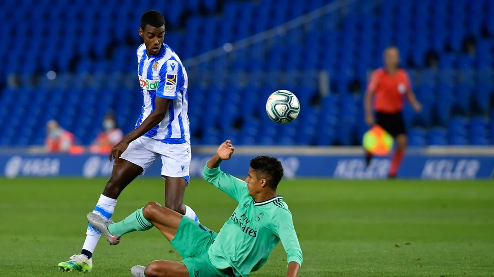 Alexander Isak, vänster, var inblandad i två av Real Sociedads tre mål borta mot Real Betis. Arkivbild.