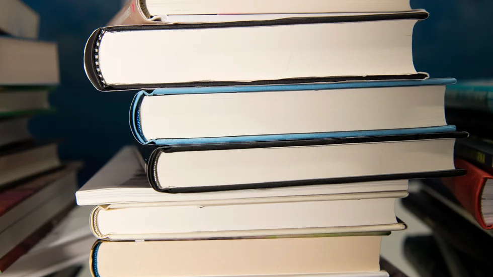 Biblioteket på Bergskolan kommer att stänga. "Om något så viktigt som ett bibliotek nära hemmet tas ifrån barnen kommer det ha konsekvenser", skriver 14-åriga Josefin Sundström.