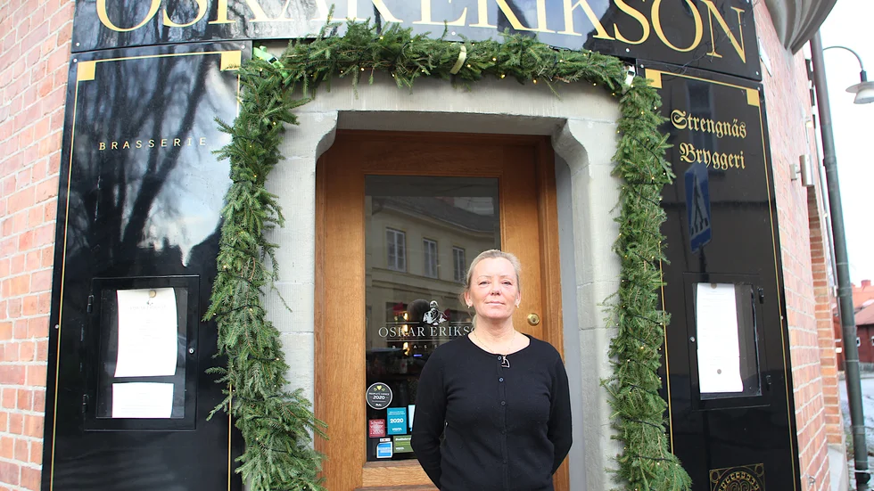 "Personligen tycker jag att regeringen då lika väl kunde ha stängt ned restaurangerna helt så att personalen kanske hade kunnat gå hemma med lön.", säger Maria Hjellström, restaurangchef på Brasserie Oskar Erikson
