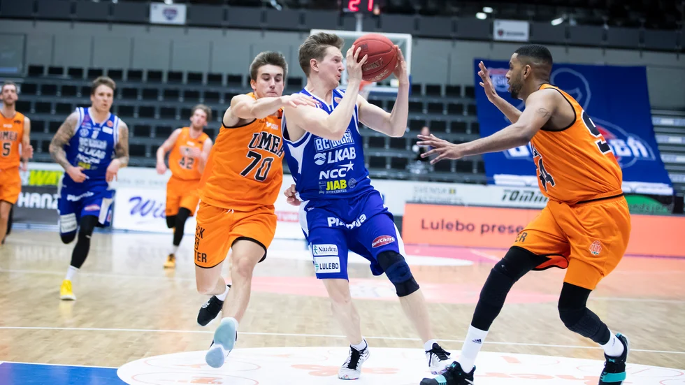 Adam Rönnqvist och hans BC Luleå tar sig an Norrköping Dolphins på hemmaplan.