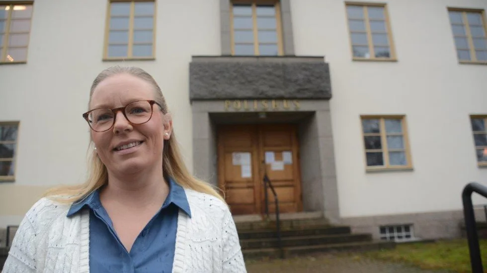 Barnutredaren Emma Dolk brukar möta barnen vid dörren.
