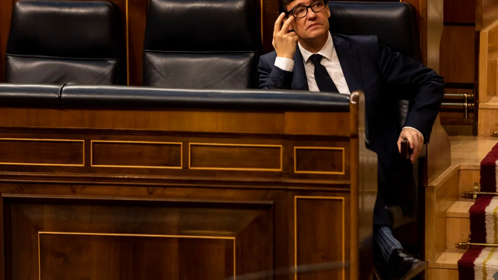 Spaniens hälsovårdsminister Salvador Illa tar till storsläggan mot Madrid. Arkivbild.