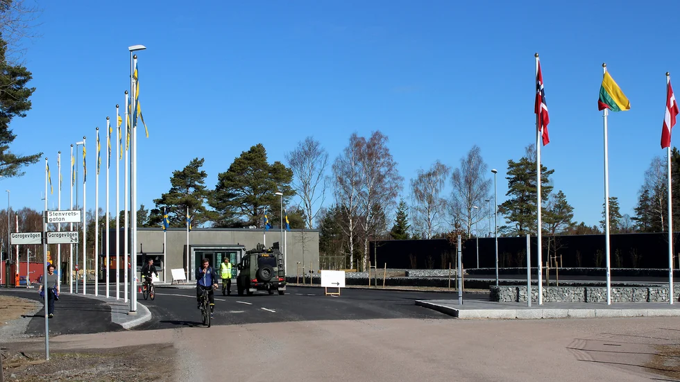 Efter brottsmisstankarna sades mannen upp från ledningsregementet i Enköping. I ersättning får han 70 300 kronor.