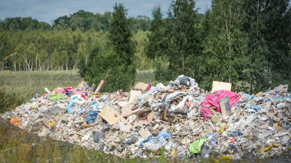 Johan Nilsson, miljöchef vid Östhammars kommun, hoppas verksamheten lyssnar till kommunens vädjan om att täcka över tippen.