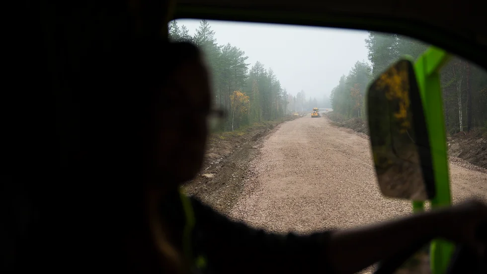 Sju procent av lastbilsförarna i länet är kvinnor. Men hoppet lever då fler och fler tjejer väljer transportinriktning på gymnasiet.